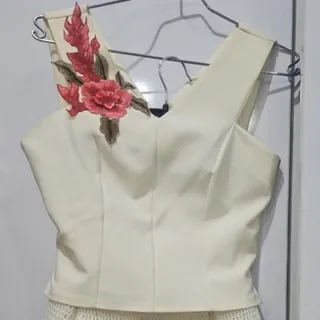 تاپ و دامن عروس طوری ?