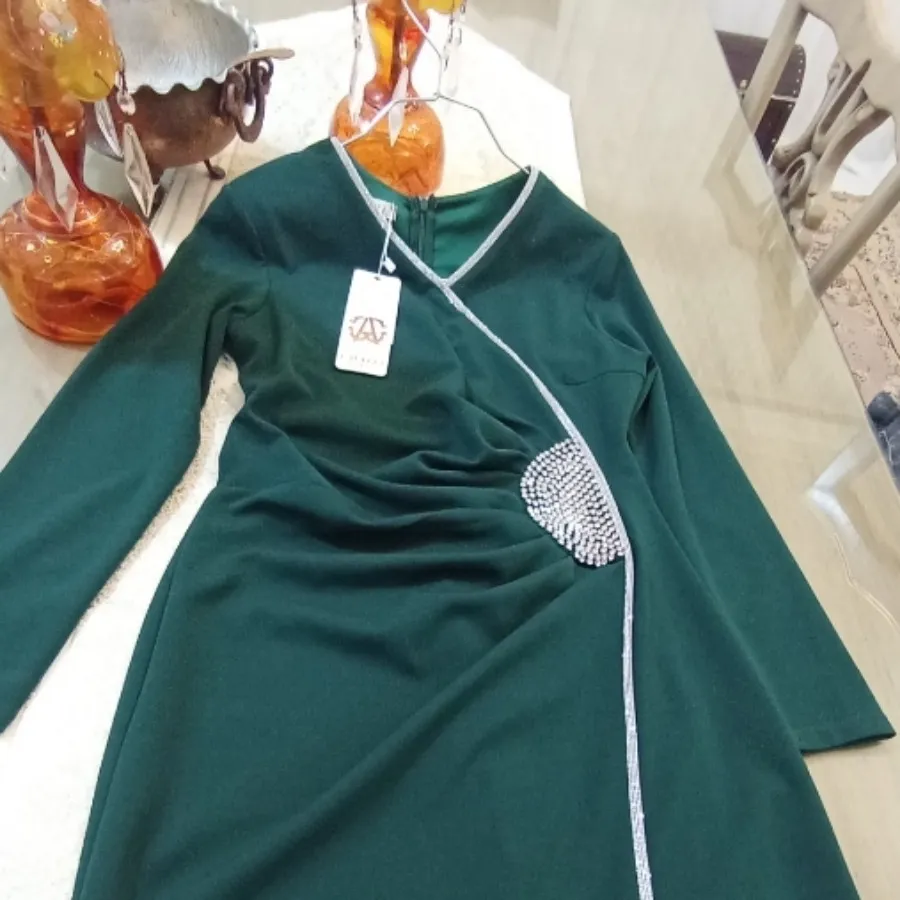 پیراهن مجلسی پوشیده