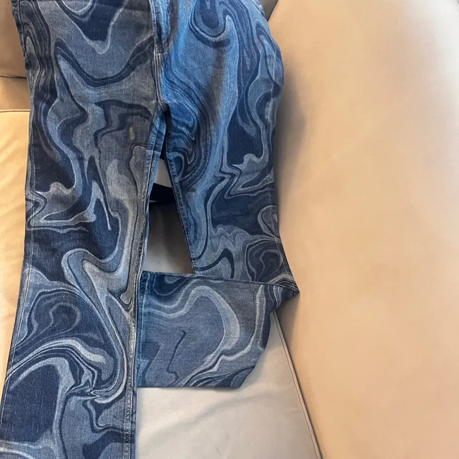 شلوار جین طرحدار