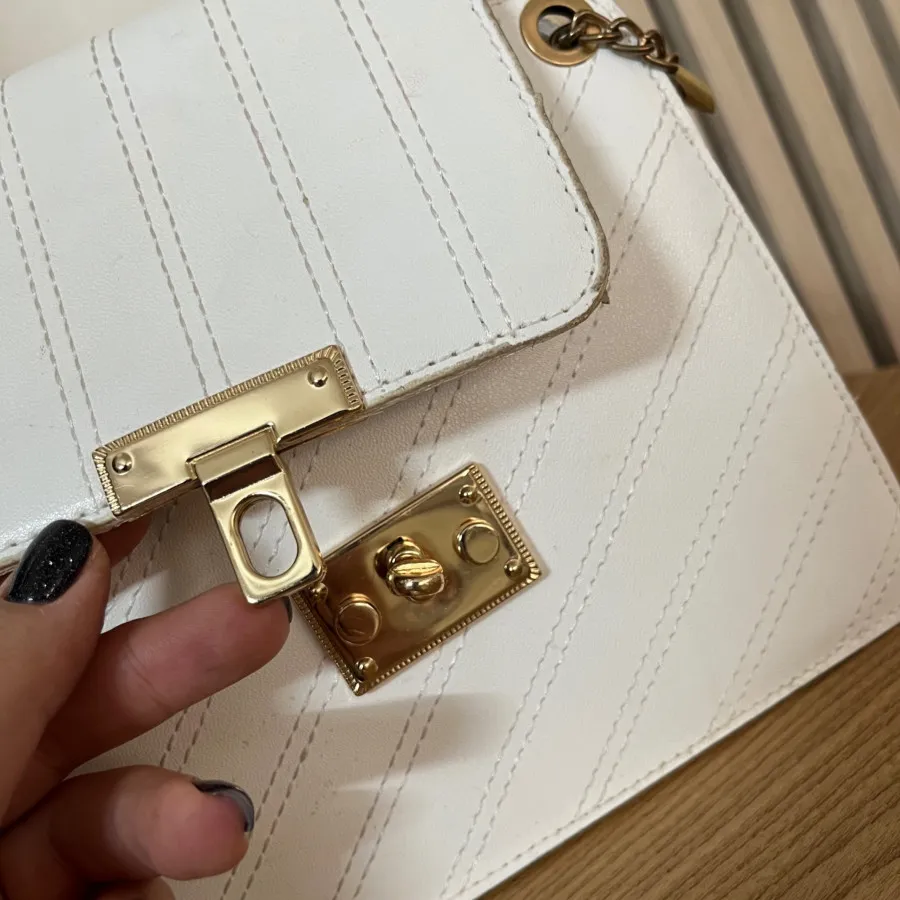 کیف سفید دوخت