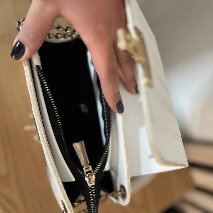 کیف سفید دوخت