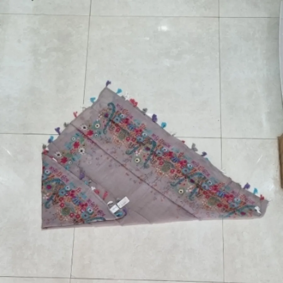 روسری طوسی گلدار