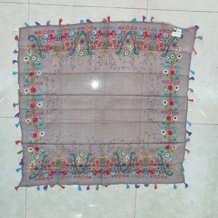 روسری طوسی گلدار