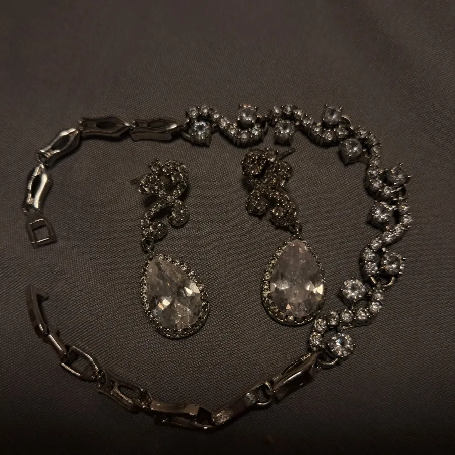 گوشواره و دستبند