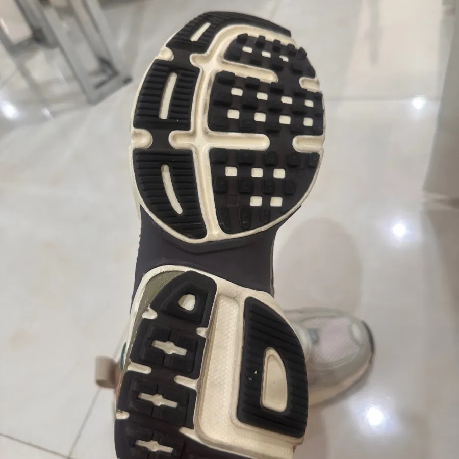 کتونی نایک v2k