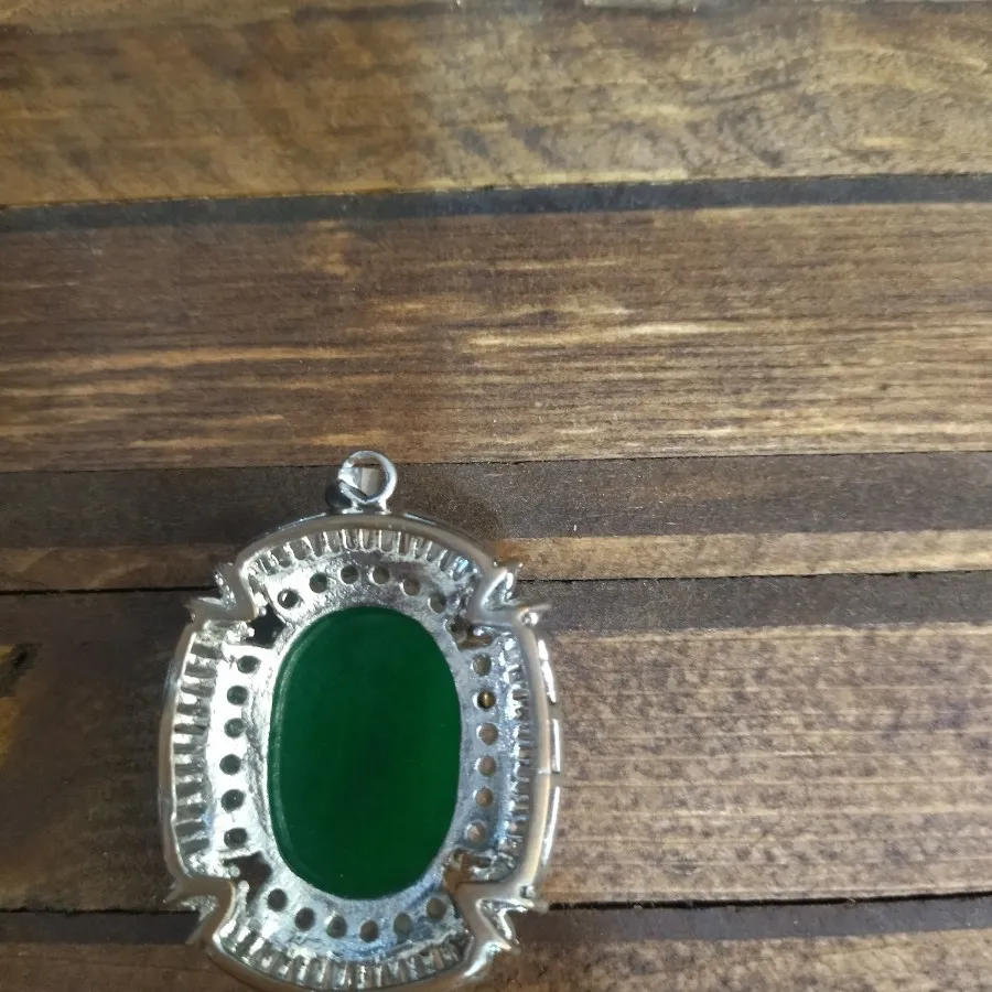 مدال تمام نگین بزرگ