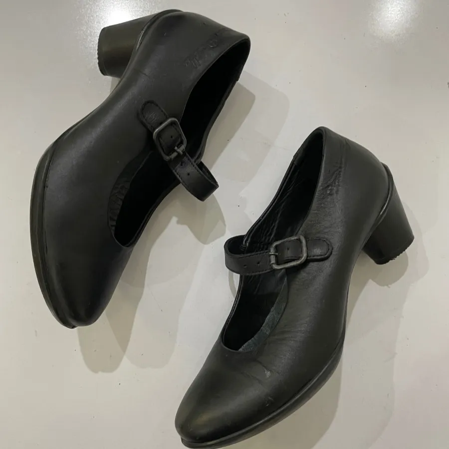 کفش چرم دنیلی