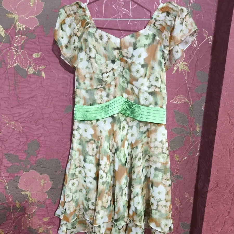 لباس عروسکی