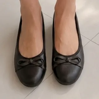 کفش عروسکی