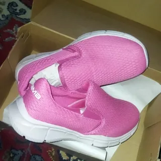 کفش نو صورتی