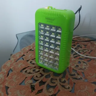 چراغ شارژی خورشیدی