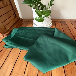 پارچه سیلک سبز زمردی