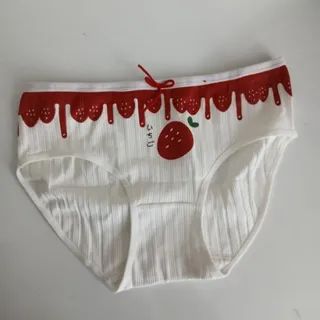 شورت توت فرنگی نخی