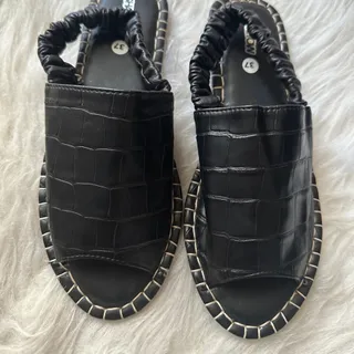 کفش تابستونه