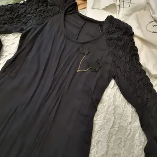 H & M
