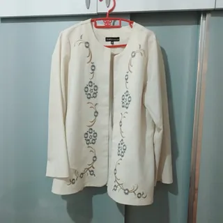 کت گلدوزی