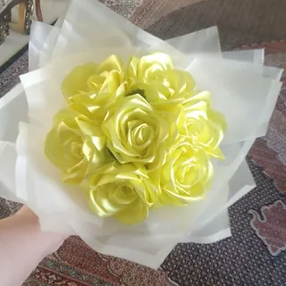 دسته گل رز زرد