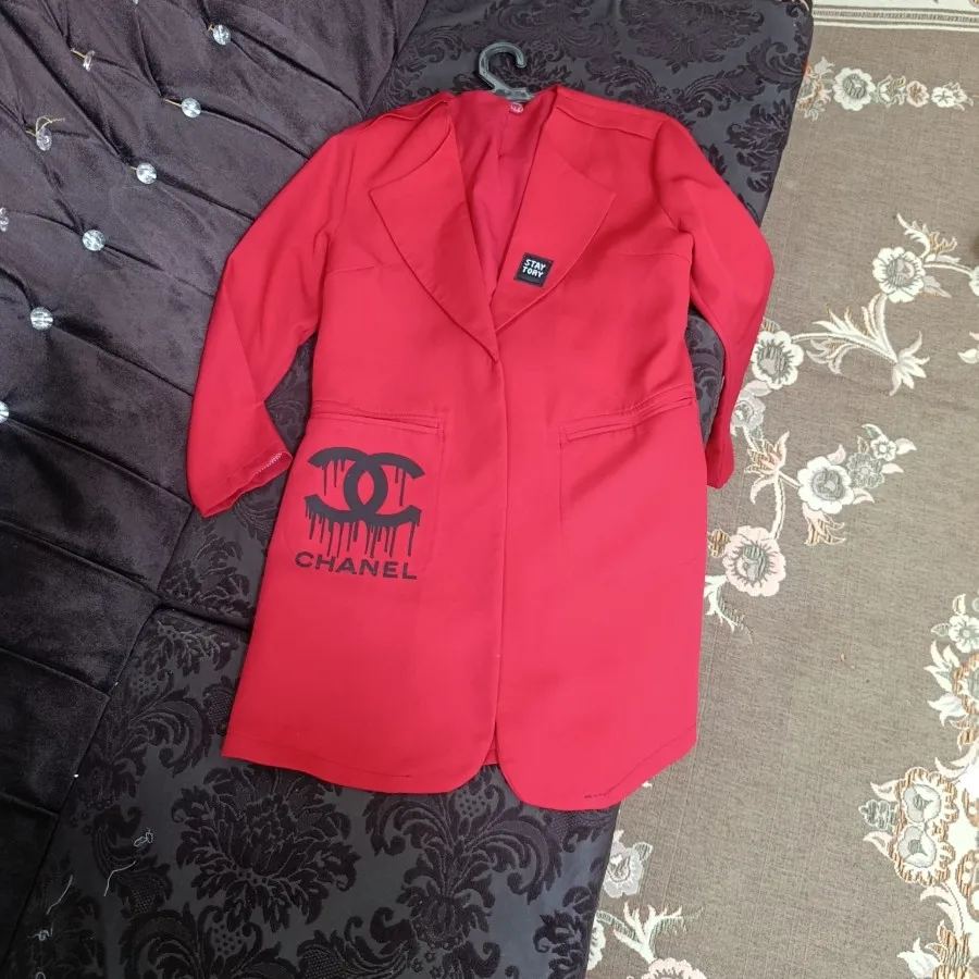 کت قرمز