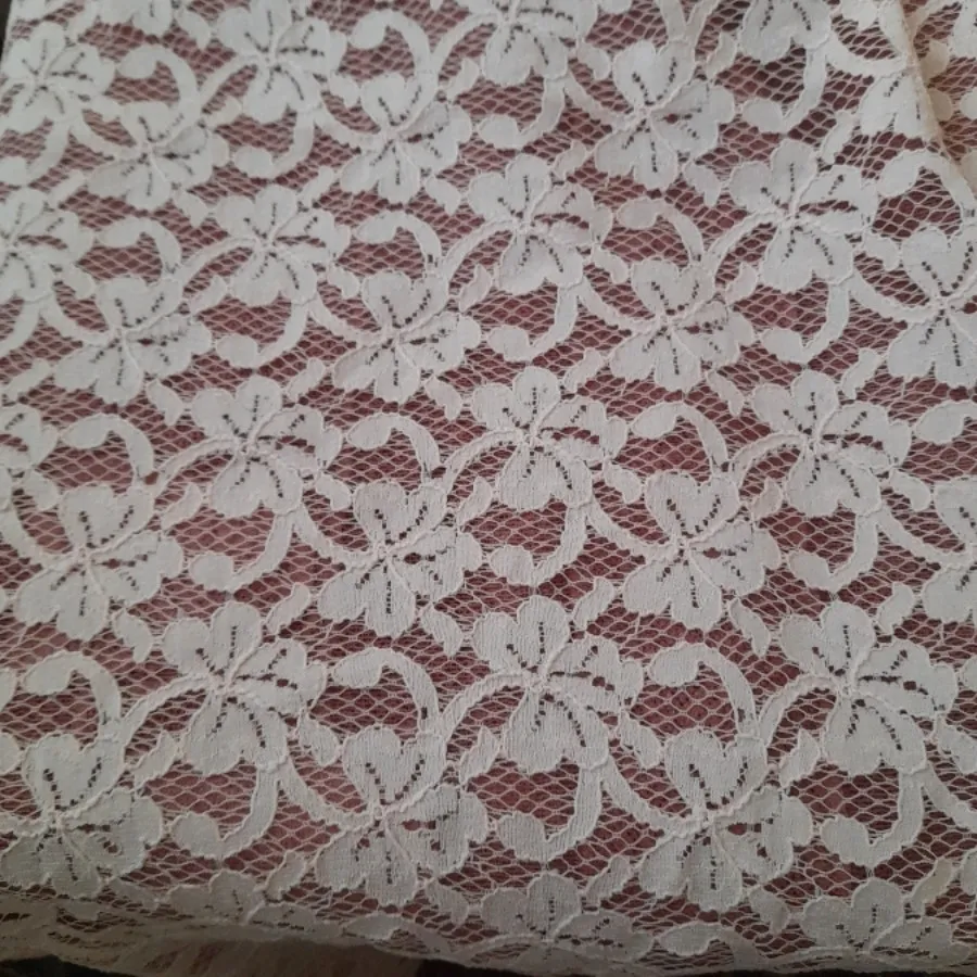 گیپور با گلهای برجسته