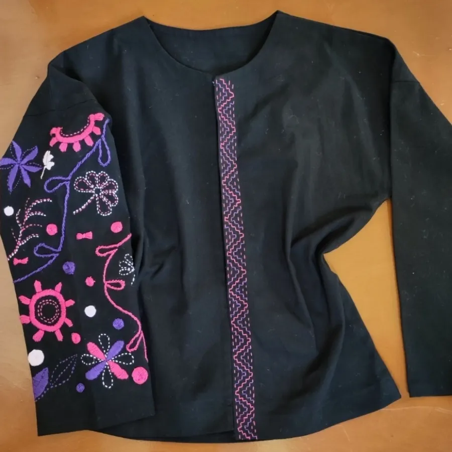 کت گلدوزی شده