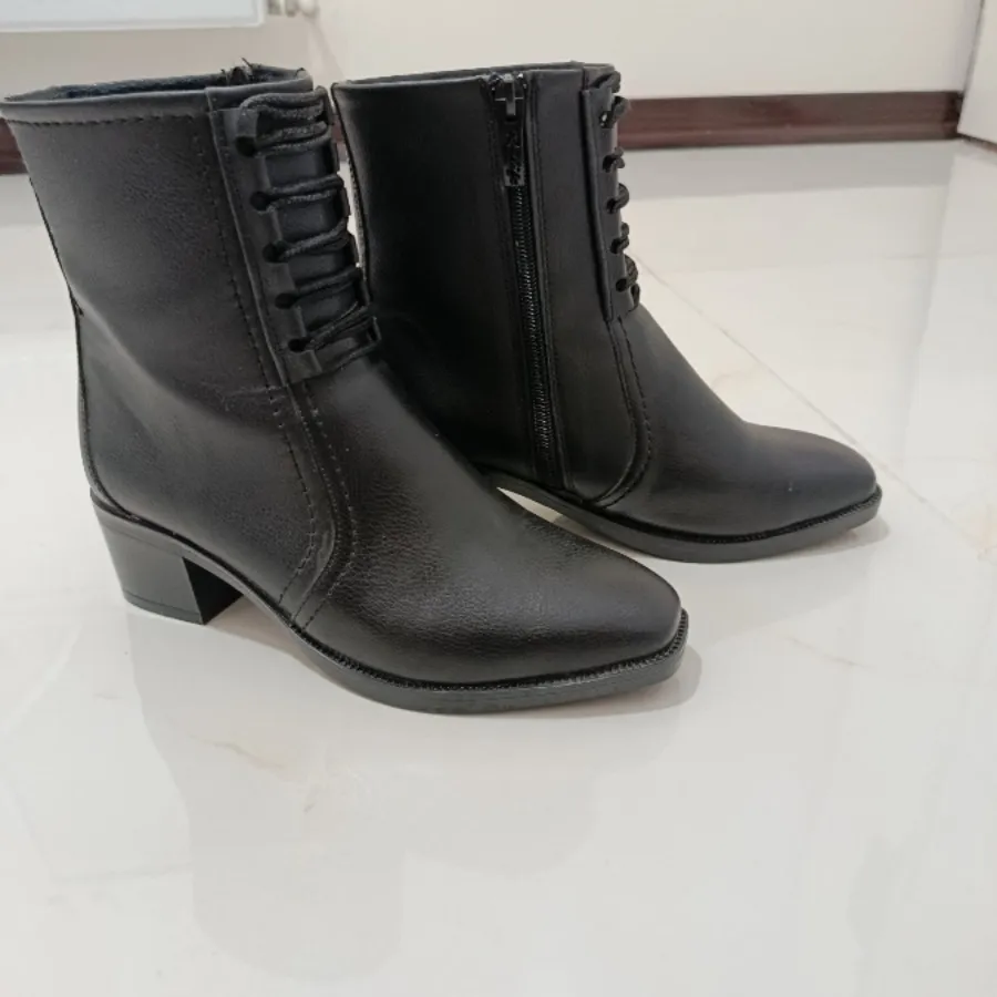 کفش (نیم بوت پاشنه دار)