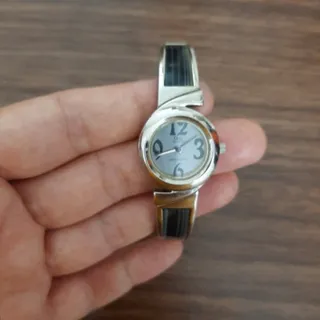 ساعت النگویی