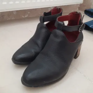 کفش پاشنه دار چرم