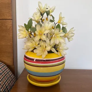 گلدان سرامیکی با گل خارجی
