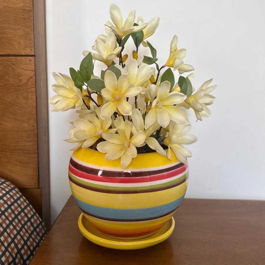گلدان سرامیکی با گل خارجی
