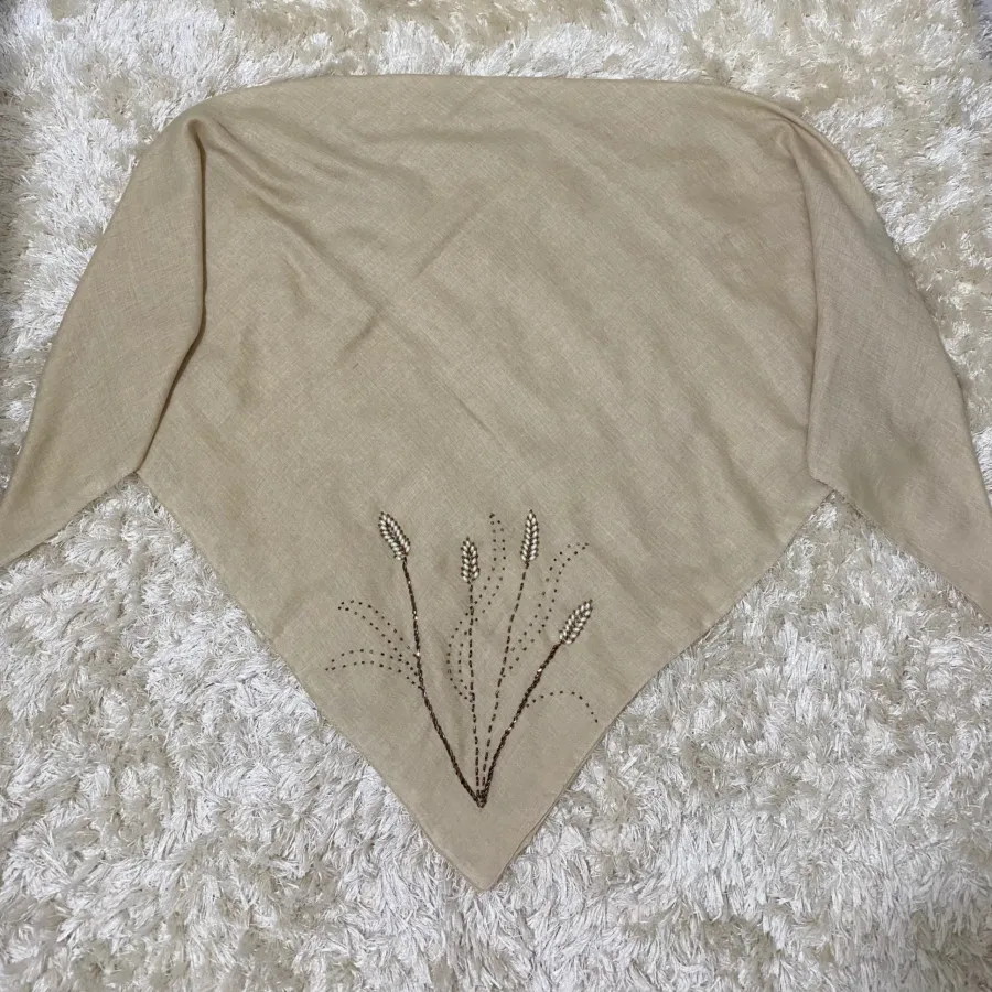 روسری جواهردوزی شده