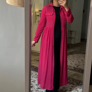 پیراهن یا مانتو سرخابی