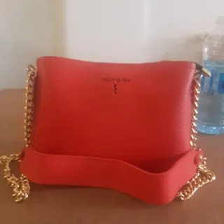 کیف قرمز