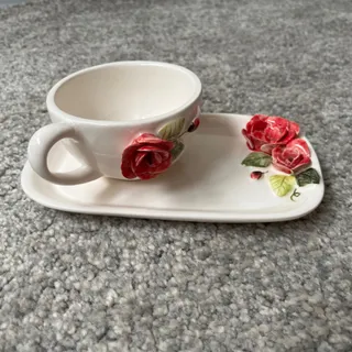 ست فنجان و بشقاب سرامیکی