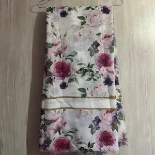روسری گلدار بزرگ