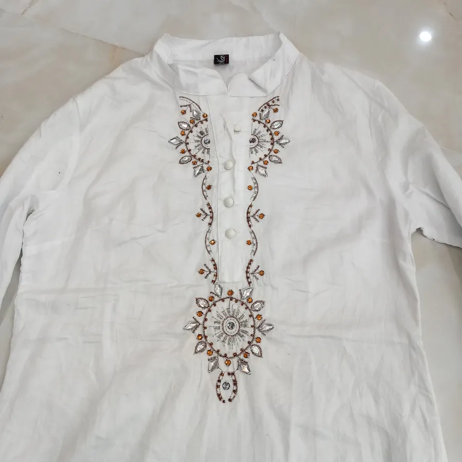 تونیک سفید