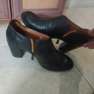کفش چرم پاشنه دار