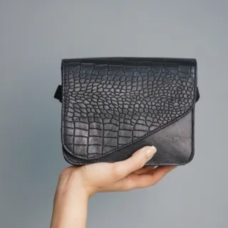 کیف چرم درب کج