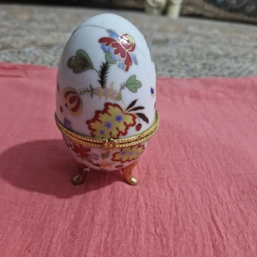 جای جواهرات عتیقه