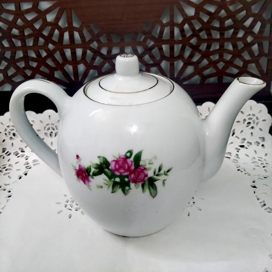 قوری قدیمی گلسرخی