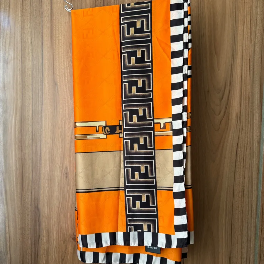 روسری فندی سیلک