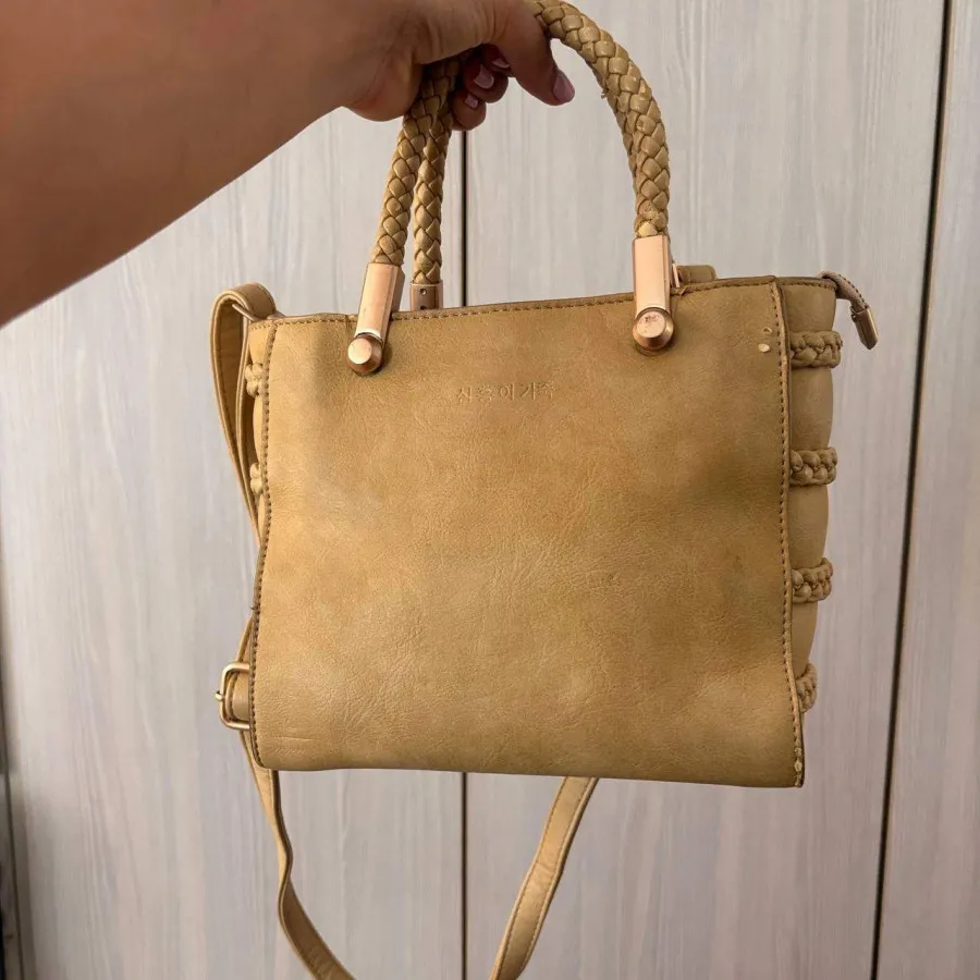 کیف دستی کرم