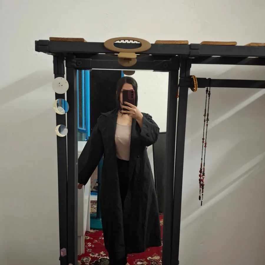 کت بلند بارانی