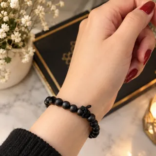 دستبند قهوه ای مهره ای