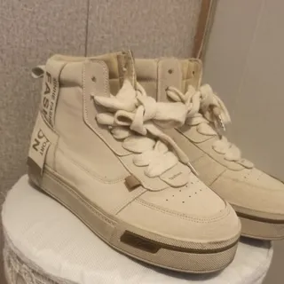 کفش ساق دار کرم