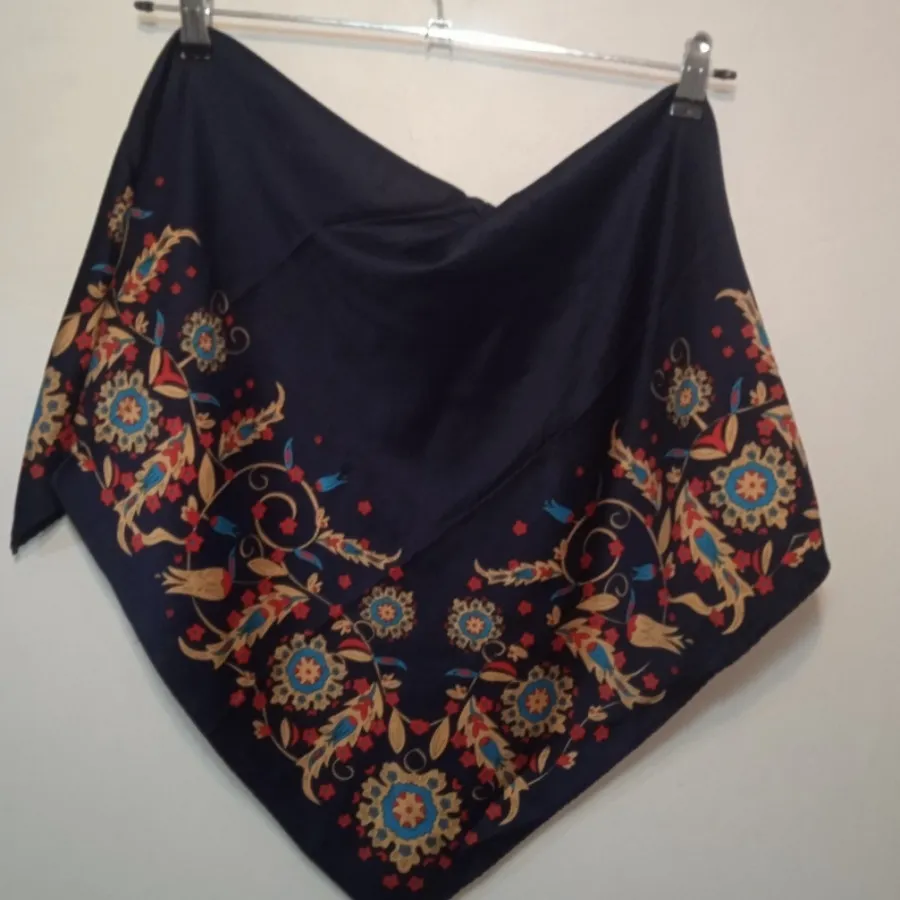 روسری ساتن