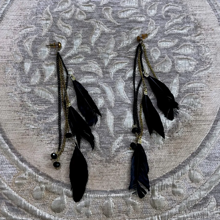گوشواره پر مشکی