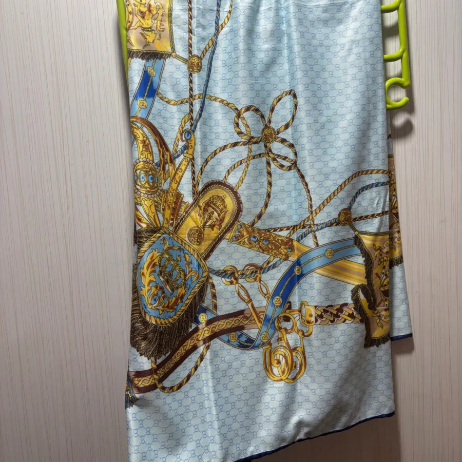 روسری ساتن طرحدار