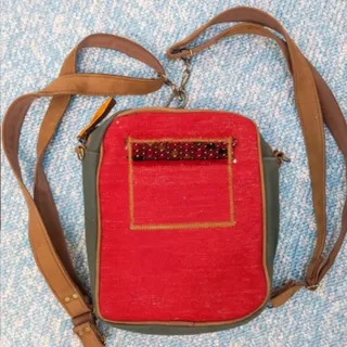 کوله سنتی قرمز