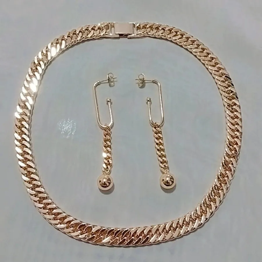 ست گردنبند و گوشواره...