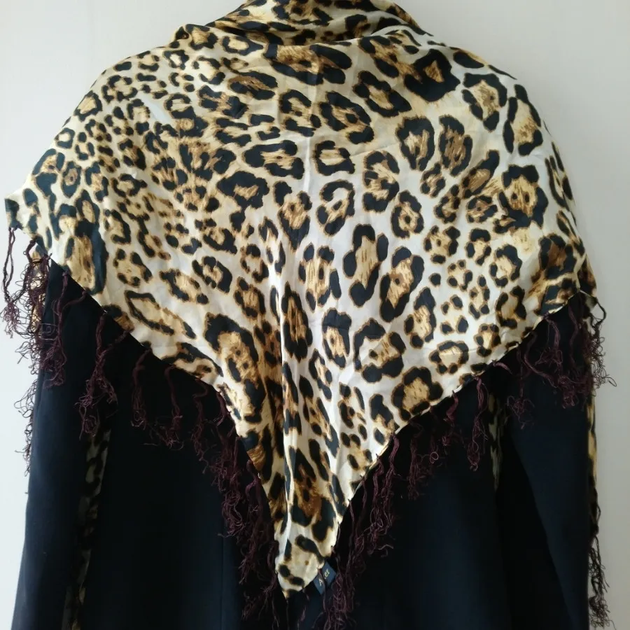 روسری ابریشم مثلثی